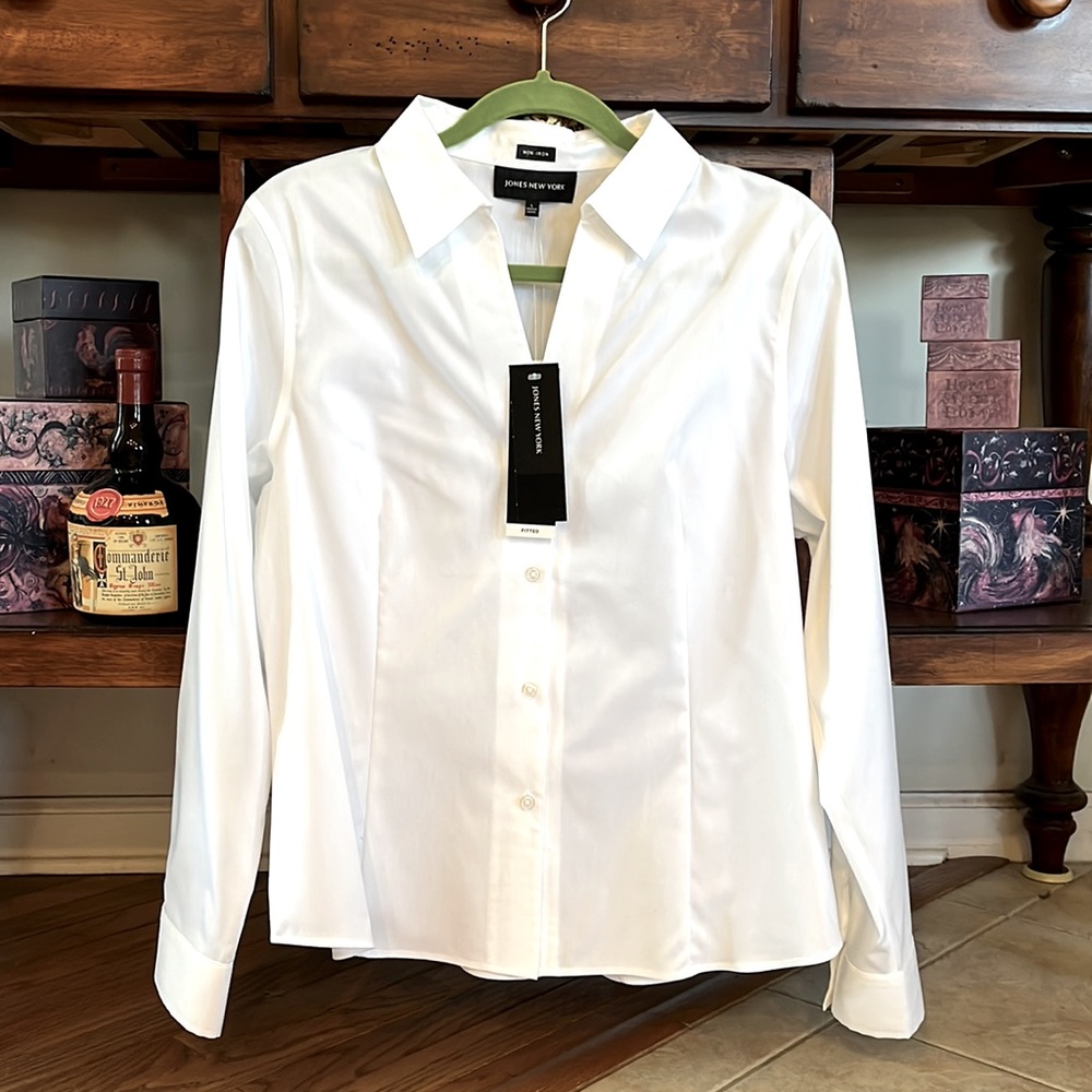 White fitted long sleeve top